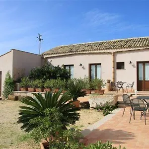 Alloggio per agriturismo Baglio Donna Santa, Dattilo